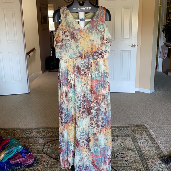 Multi-Colored High Qual Long Dress with a slit - Picture 2 of 6